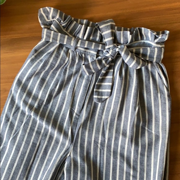 UO Paper Bag Waist Blue & White Striped Crops Size 10 - Picture 4 of 8
